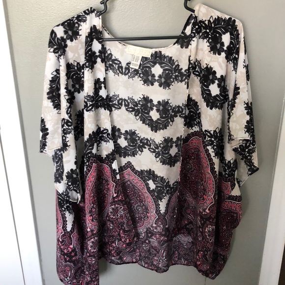 Forever 21 Tops - “3 for $15” Forever 21 Short Sleeved Cardigan